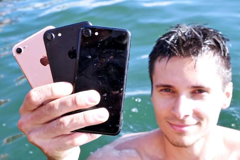 How water resistant is the new iPhone 7? Watch the video water test!