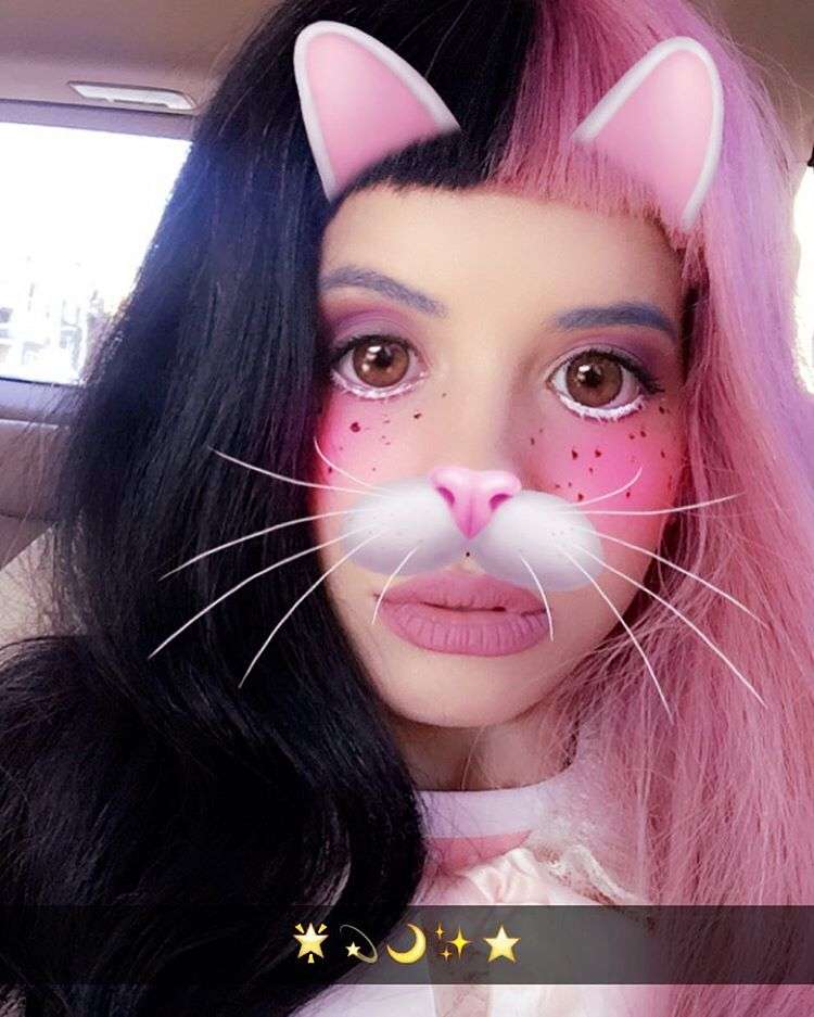 Melanie Martinez Snapchat is out in public!