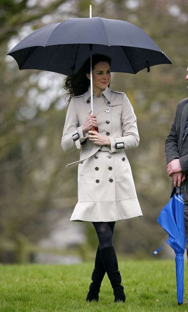 #FaveFashionBrands: #Burberry... this trench coat wore by Kate Middleton... so classy ☔️