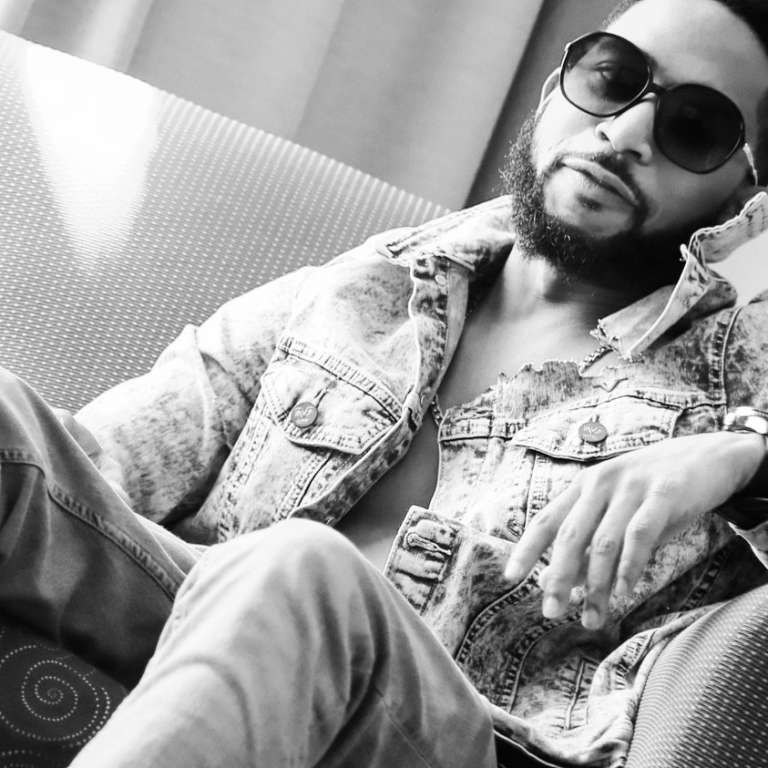 Story by @ElFalsoRico posted on January 22, 2021