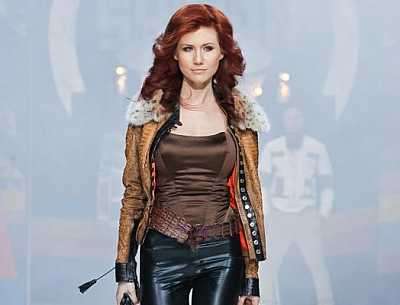 Sexy Russian Spy Anna Chapman Asked #NSA Leaker Edward #Snowden To Marry Her On Twitter!