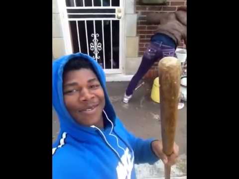 Guy uses selfie stick to record his girlfriend fighting his mom