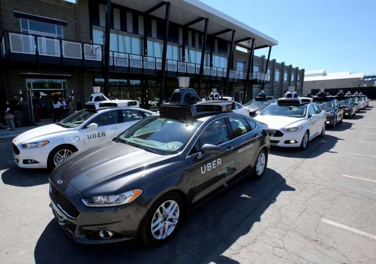 Woman dies in Tempe Arizona after being hit by #Uber self-driving SUV