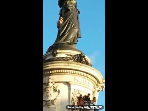 A guy climb a statue in Paris and seen falling to his death