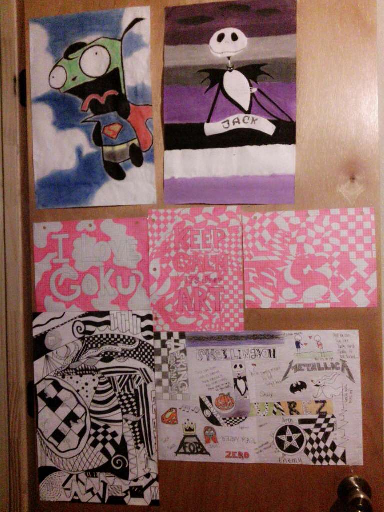 Now tell me, who likes my door? My roommate thinks it's too much ...I just love to draw tho
