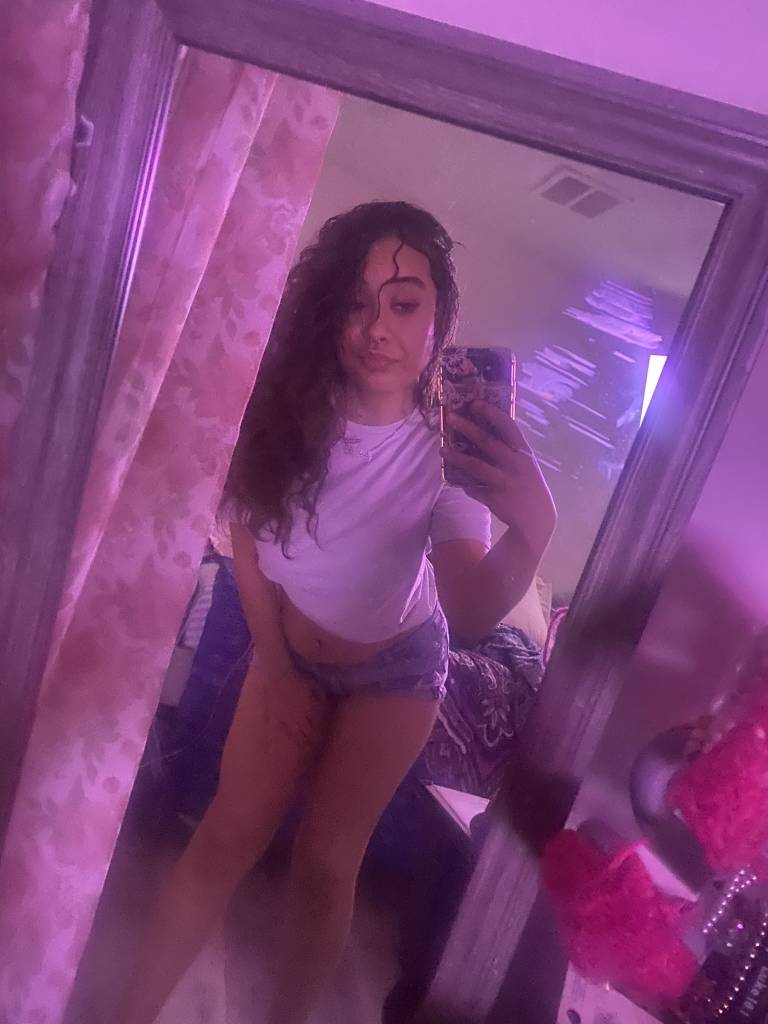 Story by @cassandracutess posted on April 3, 2025