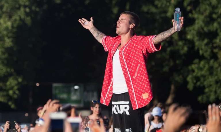 Justin Bieber banned from China for 'bad behaviour'