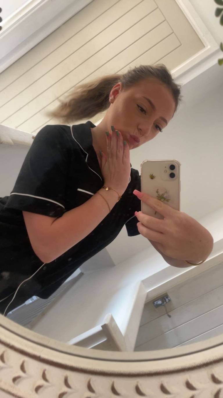 Story by @chloexcooke posted on May 18, 2025