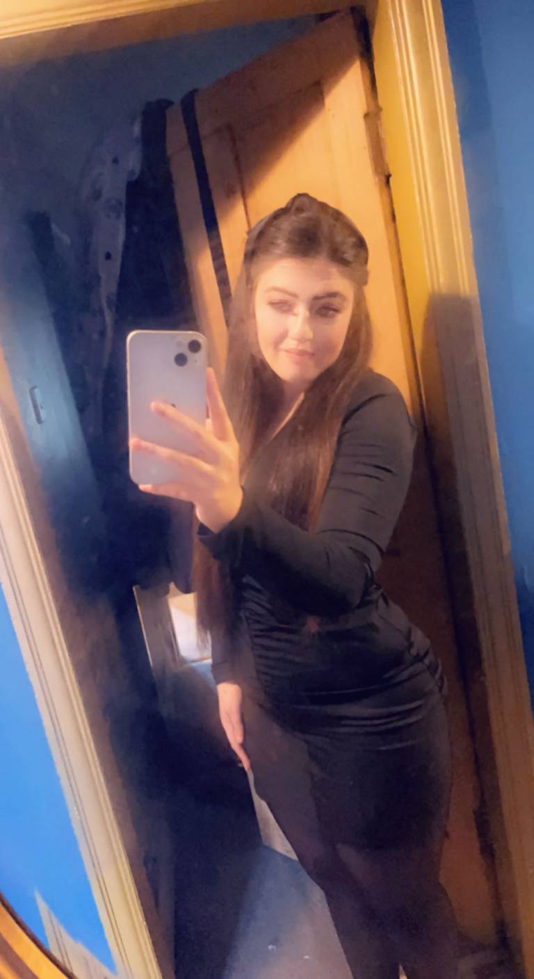 I like guys who dirty talk only age of 30 between 20 hit me up age 21