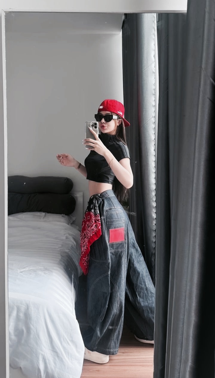 About to go to the mall✌️🤍