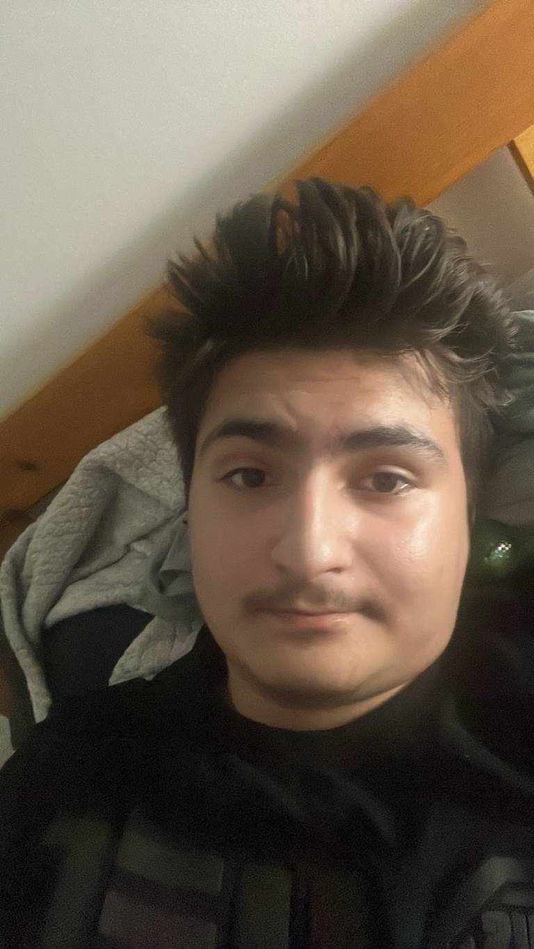 I am single and I would like to meet a girl with whom we could get along well.👋