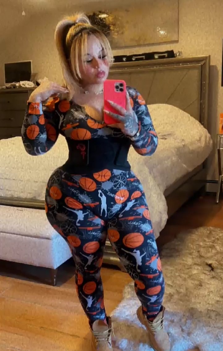 Story by @meyyaboo posted on October 19, 2025