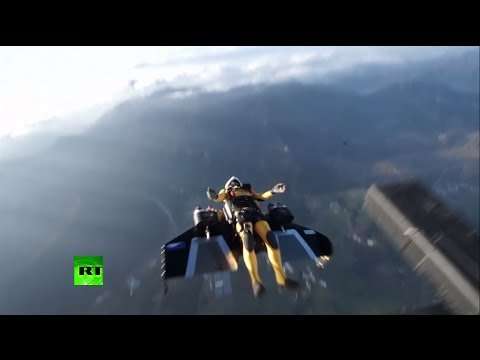 #Extreme: Yves Rossy nicknamed #Jetman soars alongside iconic Mount Fuji