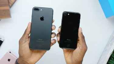 iPhone 7 and 7 Plus Unboxing: Jet Black vs Matte Black!