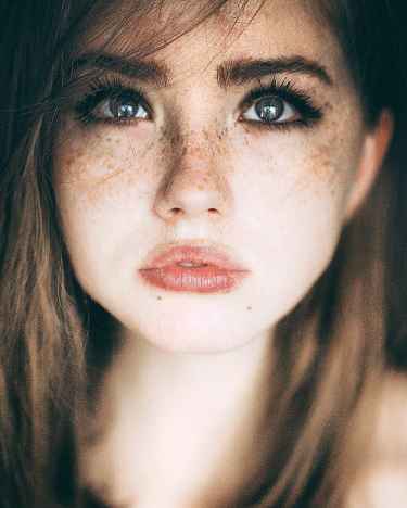 #BeautifulFace: Photographer Marta Syrko captures a beautiful portrait of a girl's freckled face