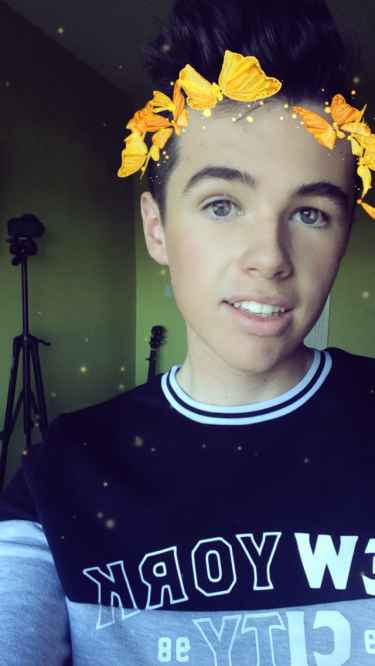 Hey guys 💚Add me on Snapchat : thisisnot-liam 🔥🔥 and my Insta: thisisnot_liam 🔥🎉 #guys #sexy #snapchat