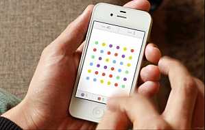 Crazy popular Dots iPhone game moves to the iPad with multiplayer mode #iPhone_games
