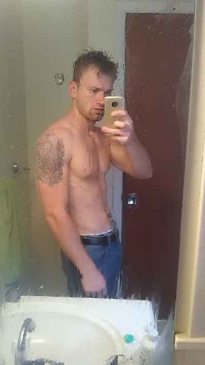 22 y/o guy looking for snap chat friends hmu
