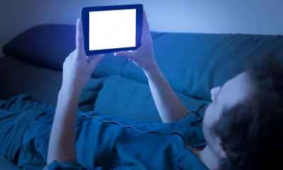 Study Finds Blue Light From Your Smartphone Screen Accelerates Blindness