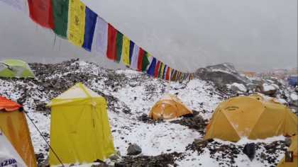 Terrifying Footage Of Avalanche Hitting Everest Basecamp