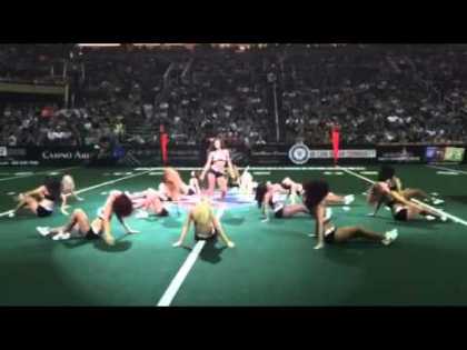 Arizona Rattlers Football Player Killed The Cheering Squad Routine!