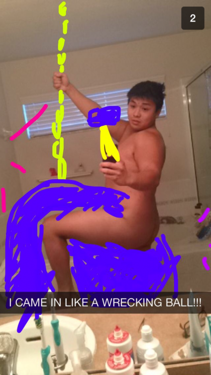 #FunnySnapchat: Asian dude came in like a wrecking ball...