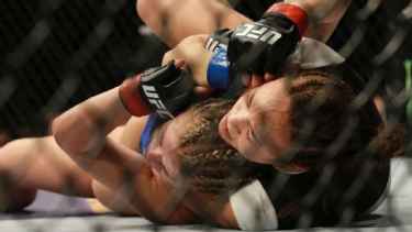 #UFC Fight Night: Michelle Waterson submits Paige VanZant in first round choke hold