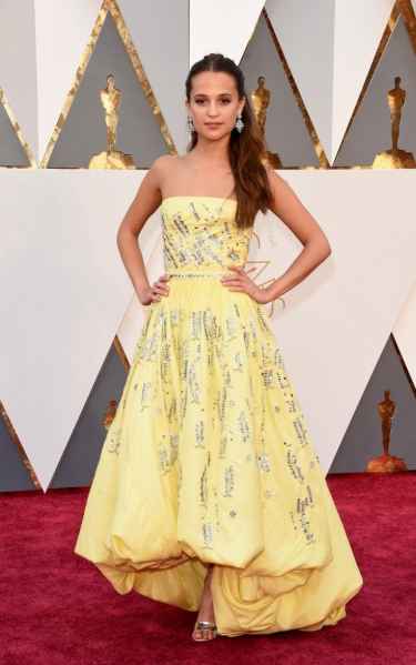 Alicia Vikander Oscars 2016 Yellow Louis Vuitton Dress