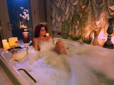 Ariel Winter Getting A Nice Bubble Bath