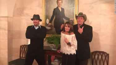 Former VP Candidate Sarah Palin Proudly Shows Her Lack of Class During White House Visit