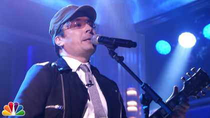 Jimmy Fallon performs "Desire" by U2 on the Tonight Show! #Classy #Epic #TheRoots #GoodStuff