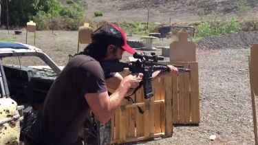 Keanu Reeves shoots with multiple weapons and is pretty accurate