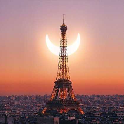 #Stunning picture of the eclipse behind the Eiffel Tower