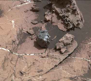 Curiosity Rover finds an iron meteorite on #Mars that left no crater