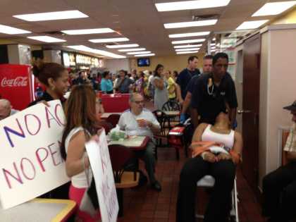 McDonald's Employees Works With No Air Conditioning Walks Out | #wtf