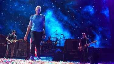 Coldplay sings 'Pure Imagination' as tribute to Gene Wilder
