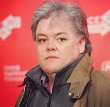 First photo of Rosie O'Donnell as Steve Bannon on SNL