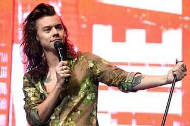 Harry Styles is making his solo debut on SNL 4/15!