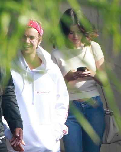 Justin and Selena spotted hanging out together again #Jelena