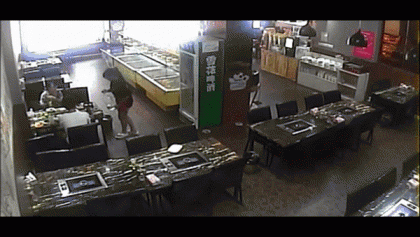 #Shocking clip of a girl in a Chinese restaurant caught on fire because of stupid waitress