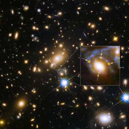 An explosive quartet - Hubble sees multiple images of a supernova for the very first time [heic1505]