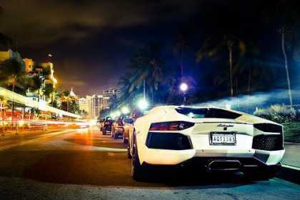 White #Lamborghini Aventador