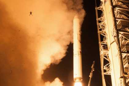 #Frog Photobomb NASA's Rocket Launch