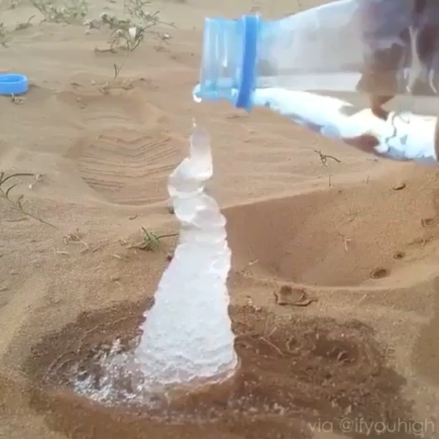 Bottled water poured on desert sand turned into ice... how is this possible? 😲