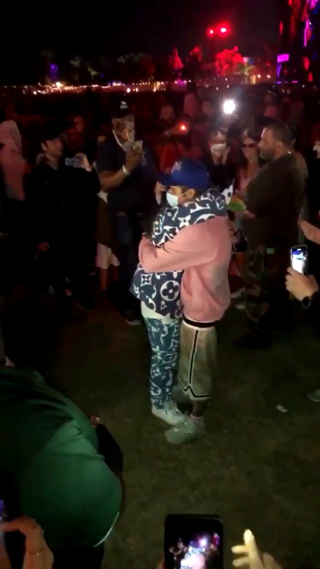 Billie Eilish met Justin Bieber for the first time at #Coachella, who knew she is a Belieber? ❤️❤️❤️ #BillieEilish #JustinBieber