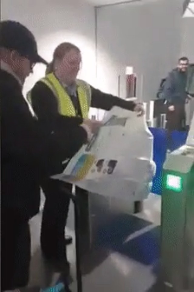 This guy printed his boarding pass on a poster size paper 🤣